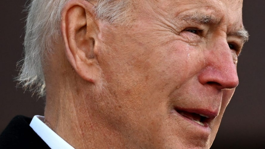 Video: Biden bật khóc khi tạm biệt quê nhà để tới Washington DC nhậm chức