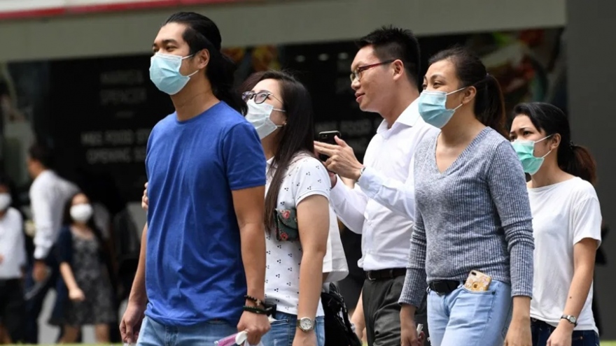 Singapore: 3 người sốc phản vệ nặng sau tiêm vaccine Covid-19