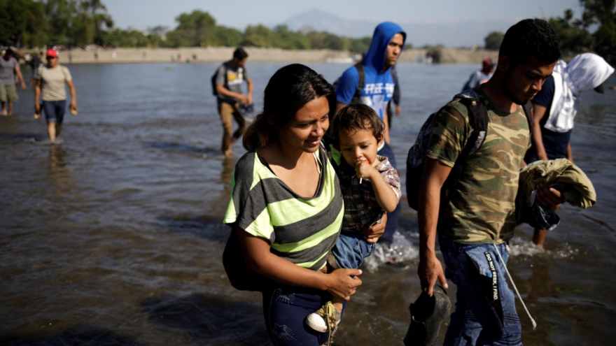 Dòng người Honduras di cư tiến về biên giới Mexico, muốn vào Mỹ