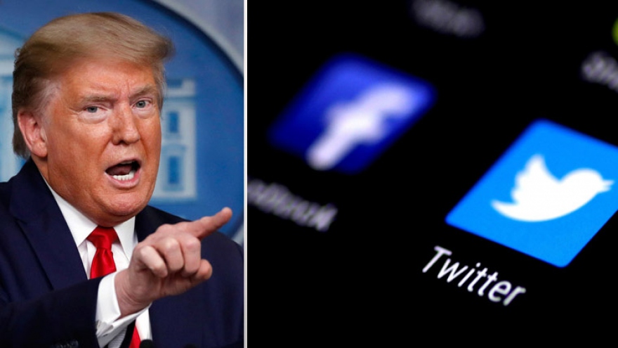 Sau Twitter, các nền tảng xã hội lớn tiếp tục ngăn “cuộc chơi” của ông Donald Trump