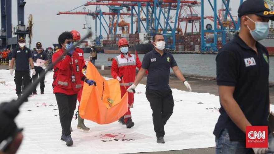 Indonesia tìm thấy nhiều bộ phận thi thể nạn nhân trong vụ rơi máy bay