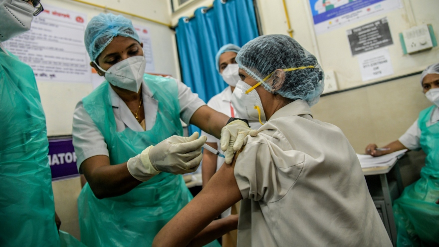 580 trường hợp phản ứng thuốc, 2 người tử vong sau 3 ngày tiêm vaccine Covid-19 ở Ấn Độ