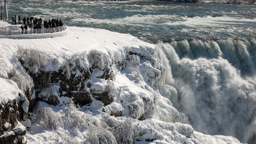 Chiêm ngưỡng thác Niagara phủ băng tuyết trắng xóa