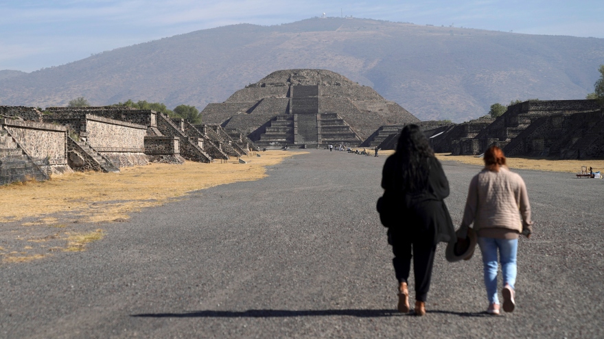 Các kim tự tháp Teotihuacan ở Mexico đón khách trở lại