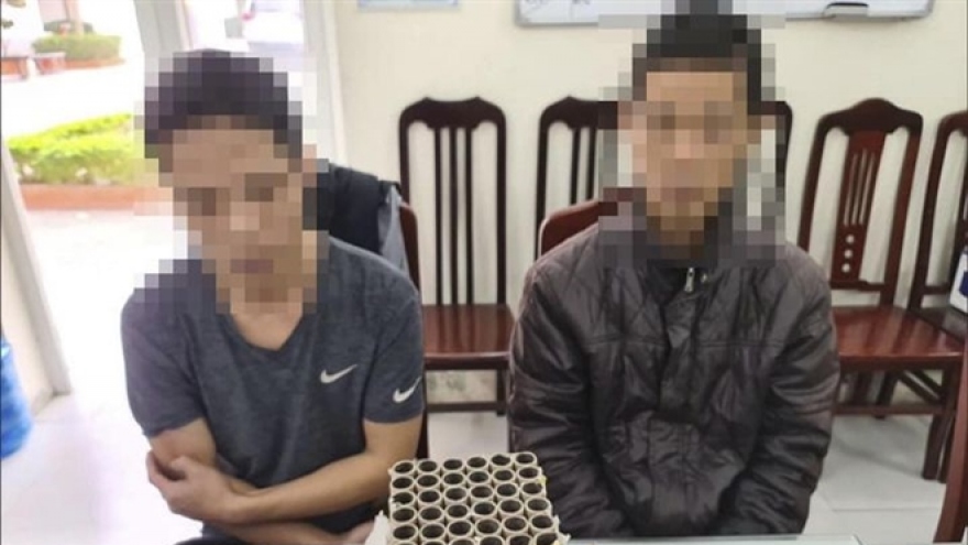2 anh em ở Hà Nội bị phạt 3,5 triệu đồng vì đốt pháo hoa nổ