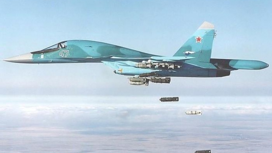 Xem phi công Su-34 Nga nhào lộn, ném bom P-50T diệt mục tiêu