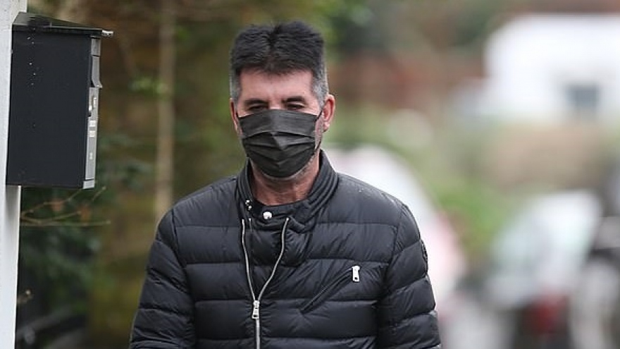"Ông trùm" Simon Cowell giảm cân rõ rệt khi một mình đi dạo phố ở London