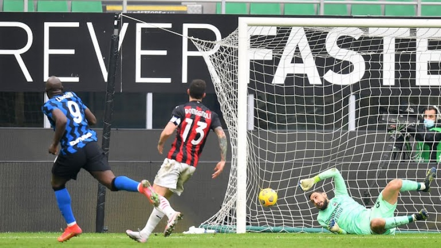 Lukaku và Martinez "bắn hạ" AC Milan, Inter Milan củng cố ngôi đầu Serie A