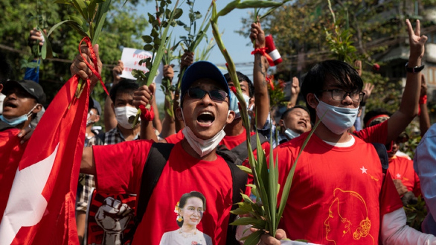 Biểu tình tại Myanmar bước sang ngày thứ 2