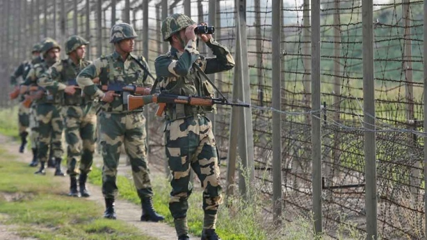 Ấn Độ và Pakistan đồng ý ngừng bắn ở biên giới Kashmir