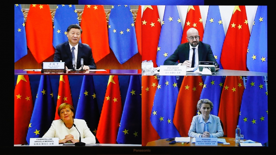 Châu Âu cân bằng mối quan hệ với Mỹ và Trung Quốc bằng cách nào? 