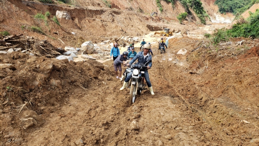 Quảng Nam: Nối lại tìm kiếm 4 người mất tích do sạt lở đất ở Phước Sơn