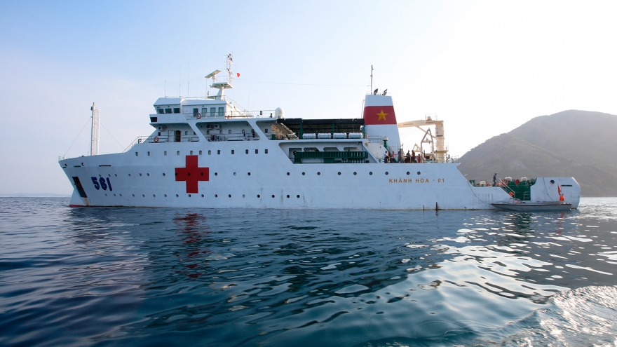 Tàu 561- Bệnh viện di động giữa biển khơi