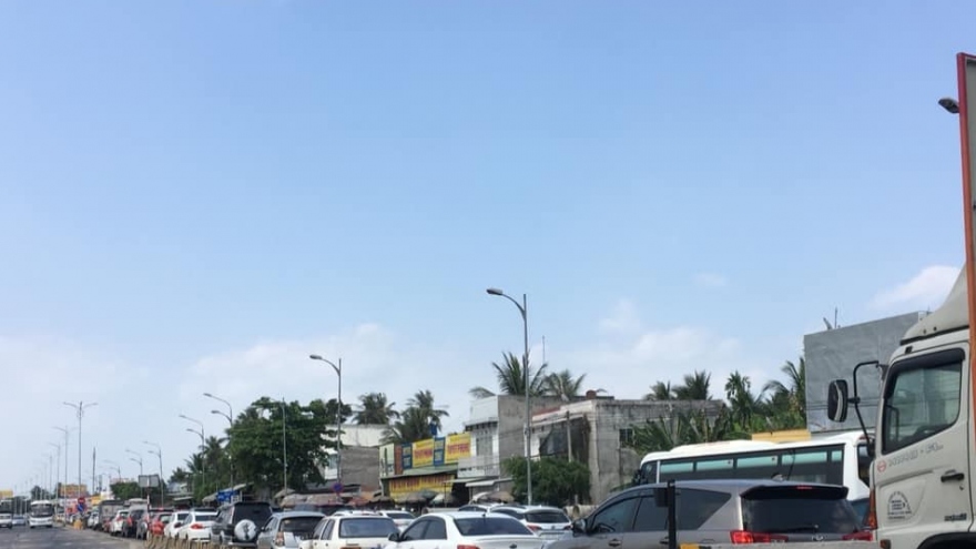 Tiền Giang, Bến Tre: Ùn ứ giao thông nghiêm trọng tại cửa ngõ miền Tây