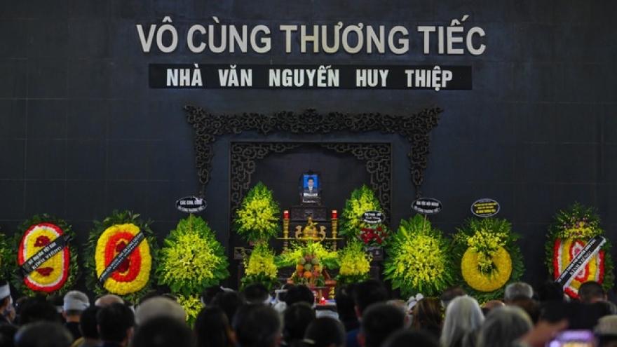 Đông đảo văn nghệ sĩ tiễn đưa nhà văn Nguyễn Huy Thiệp