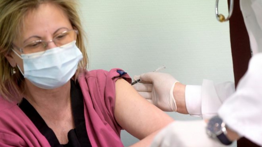 Dừng tiêm vaccine ngừa Covid-19 của AstraZeneca, châu Âu đang mắc sai lầm lớn?