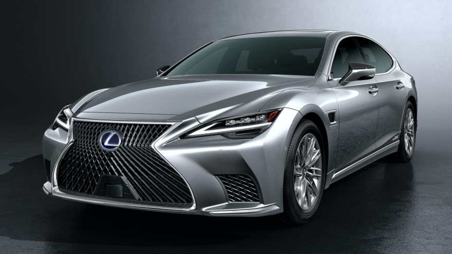 Lexus LS 500h hybrid 2021 tăng giá hơn 10.000 USD