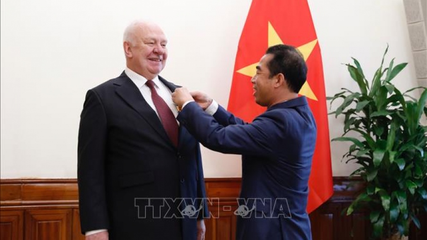Trao Huân chương Hữu nghị cho Đại sứ Liên bang Nga tại Việt Nam