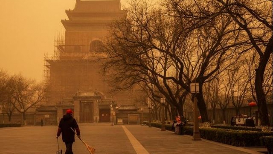 Thủ đô Bắc Kinh (Trung Quốc) hứng chịu trận bão cát lớn nhất trong 1 thập kỷ