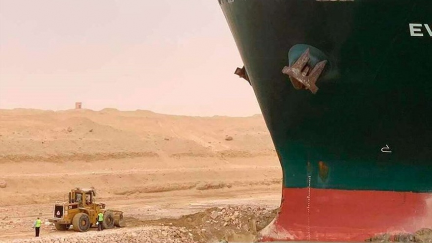 Vụ tắc nghẽn kênh đào Suez đặt ra thách thức lớn đối với an ninh và kinh tế toàn cầu