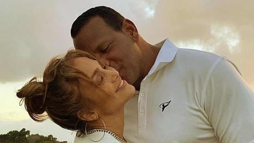Jennifer Lopez chia tay hôn phu kém tuổi sau 4 năm hẹn hò