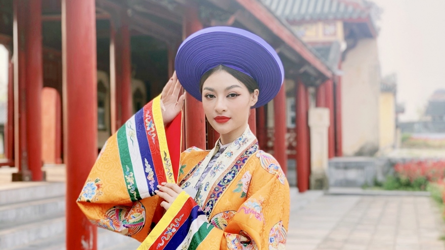 Á hậu Kiều Loan diện "Phượng bào" quảng bá du lịch miền Trung