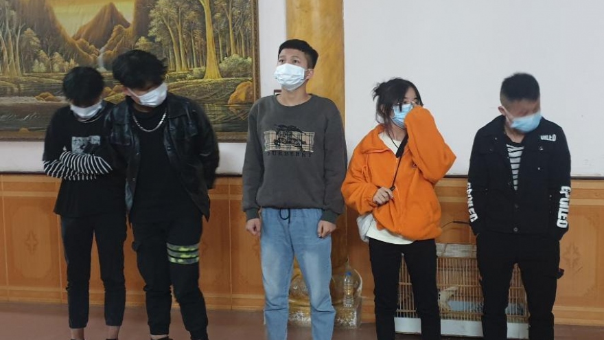 Tạm giữ tài xế chở 5 người Trung Quốc nhập cảnh trái phép