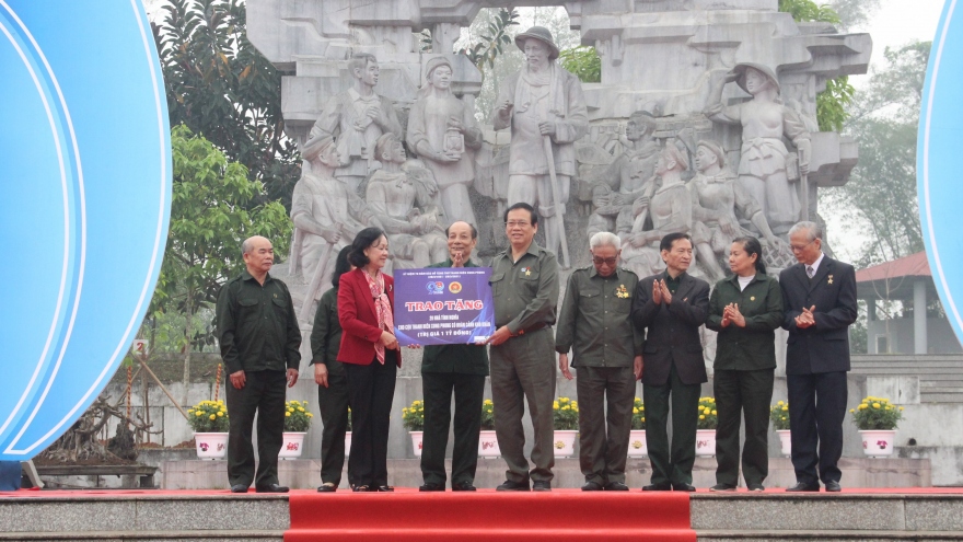 Trưởng Ban Dân vận Trung ương dự Lễ kỷ niệm 70 năm Bác Hồ tặng thơ Thanh niên Xung phong