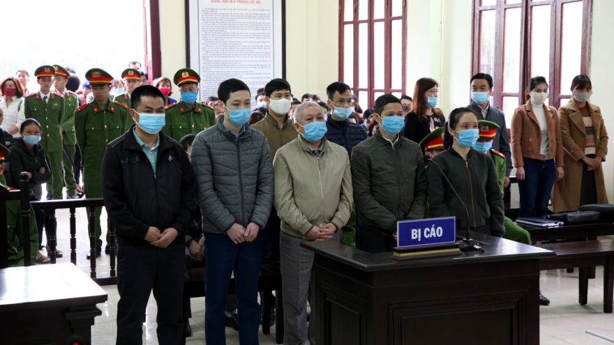 Hơn 50 năm tù cho các bị cáo trong vụ án tham ô tài sản tại Phòng Giáo dục huyện Sìn Hồ