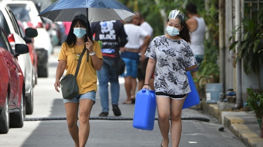 Philippines thành điểm nóng Covid-19 ở châu Á, WHO trấn an về sự an toàn của vaccine