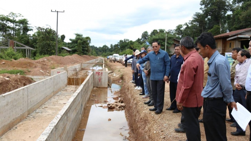Người dân vùng lũ thủy điện tại Lào sắp có nhà mới đón Tết