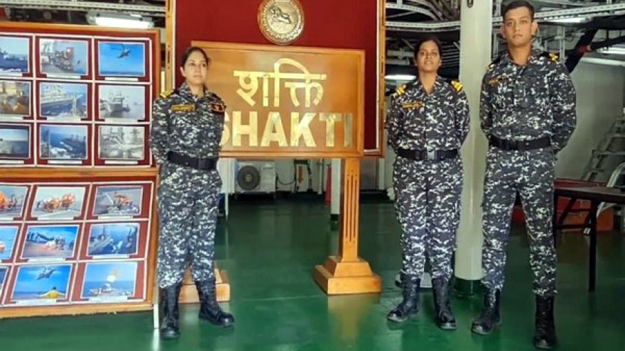 Lần đầu tiên sau 23 năm, Ấn Độ biên chế sĩ quan nữ trên tàu chiến