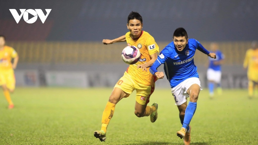 Bị nợ lương 8 tháng, cầu thủ Than Quảng Ninh bỏ tập trước vòng 7 V-League 2021