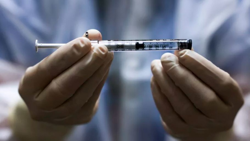 Chiến dịch tiêm chủng có nguy cơ chậm trễ do lo ngại về an toàn vaccine Covid-19