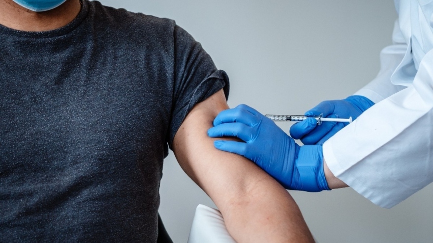 Người được tiêm vaccine có thể phát tán virus SARS-CoV-2 hay không?