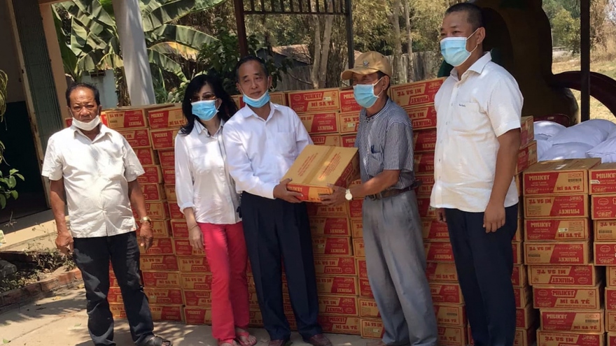 Cứu trợ khẩn cấp cho người gốc Việt bị cách ly tại Campuchia
