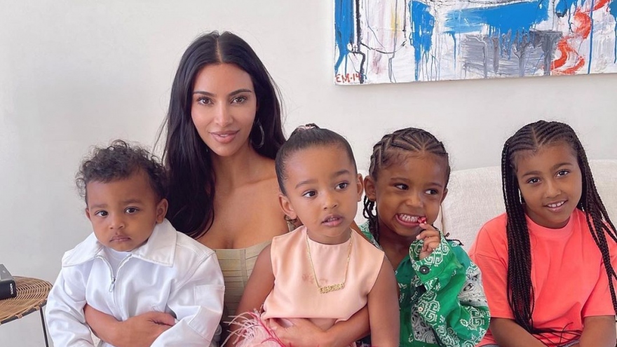 Vắng Kanye West, Kim Kardashian khoe ảnh hạnh phúc bên các con