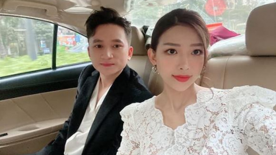 Chuyện showbiz: Phan Mạnh Quỳnh và bạn gái xinh đẹp chốt ngày kết hôn