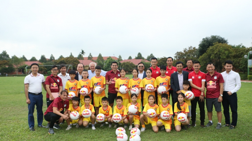 HAGL và Thanh Hóa chung tay làm từ thiện trước cuộc đọ sức ở V-League