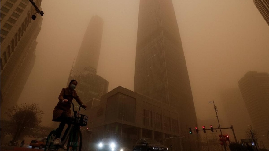Bão cát bủa vây, thủ đô Bắc Kinh (Trung Quốc) ô nhiễm nghiêm trọng