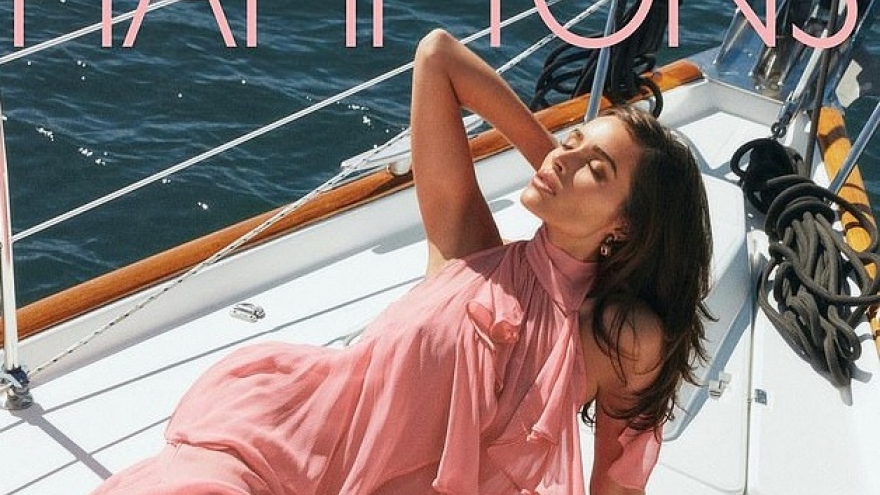 Hoa hậu Olivia Culpo đẹp cuốn hút trên du thuyền sang chảnh