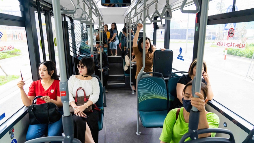Trải nghiệm “cực chất” với xe buýt điện đầu tiên tại Việt Nam