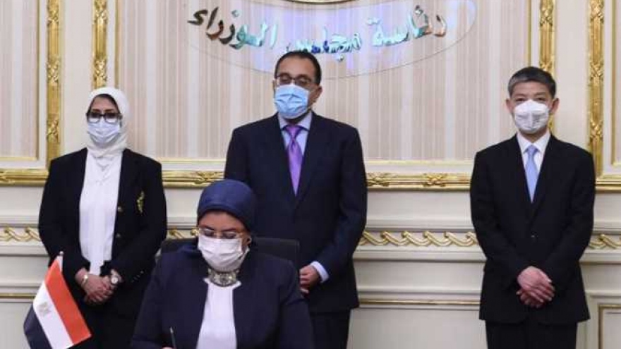 Ai Cập ký thỏa thuận sản xuất vaccine với Trung Quốc và Nga