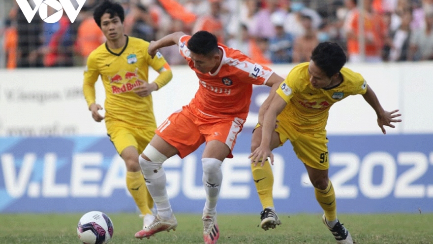 Sau vòng 8 V-League 2021: Kiatisuk gieo sầu cho Huỳnh Đức