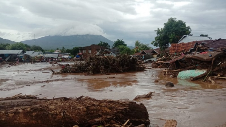 Ít nhất 50 người chết vì lũ lụt và lở đất tại Indonesia và Timor Leste