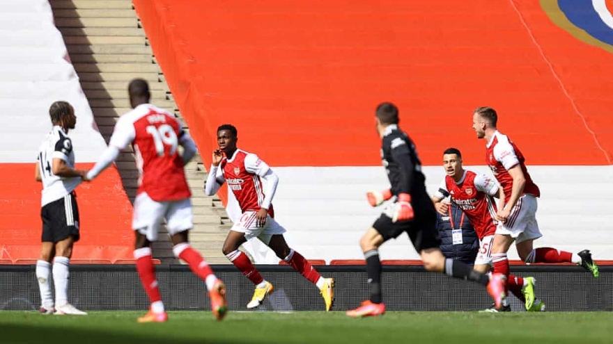Thủ môn lên tấn công, Arsenal thoát thua phút 90+7 trước Fulham