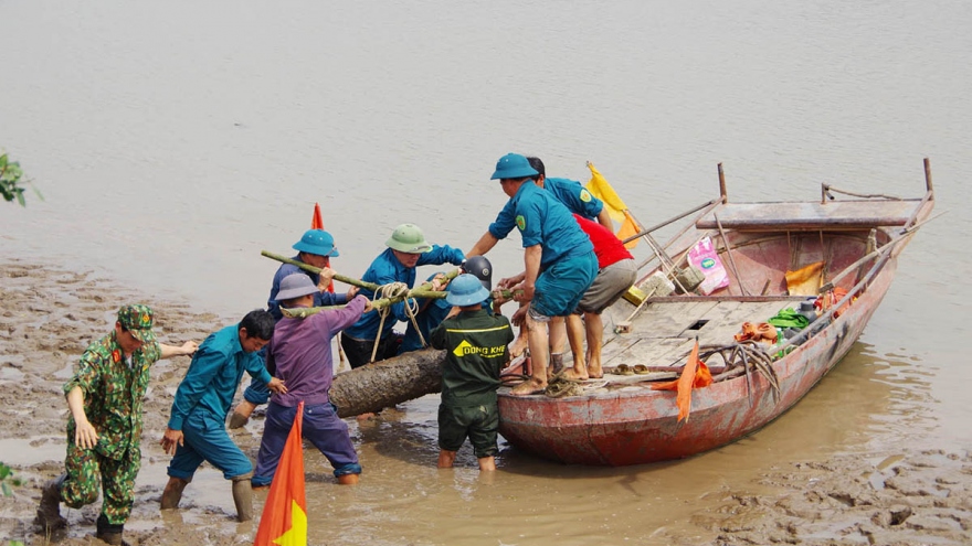 Phát hiện quả bom 230kg ở ven sông Kinh Thầy