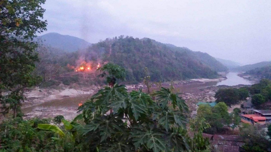 Hai căn cứ không quân Myanmar bị tấn công