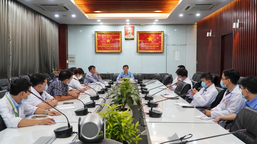 Bệnh viện Chợ Rẫy khẩn cấp chi viện 13 y bác sĩ đến Kiên Giang phòng chống dịch Covid-19