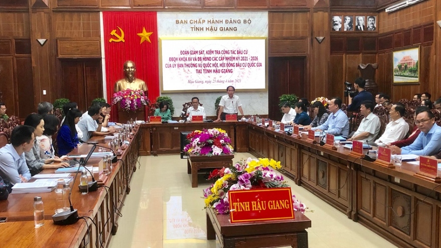 Ông Trần Thanh Mẫn kiểm tra công tác bầu cử tại tỉnh Hậu Giang